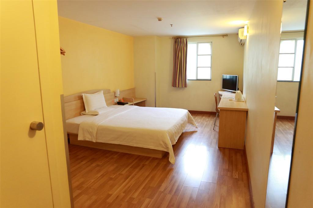 7Days Inn Shanghai Caobao Road Metro Station 外观 照片